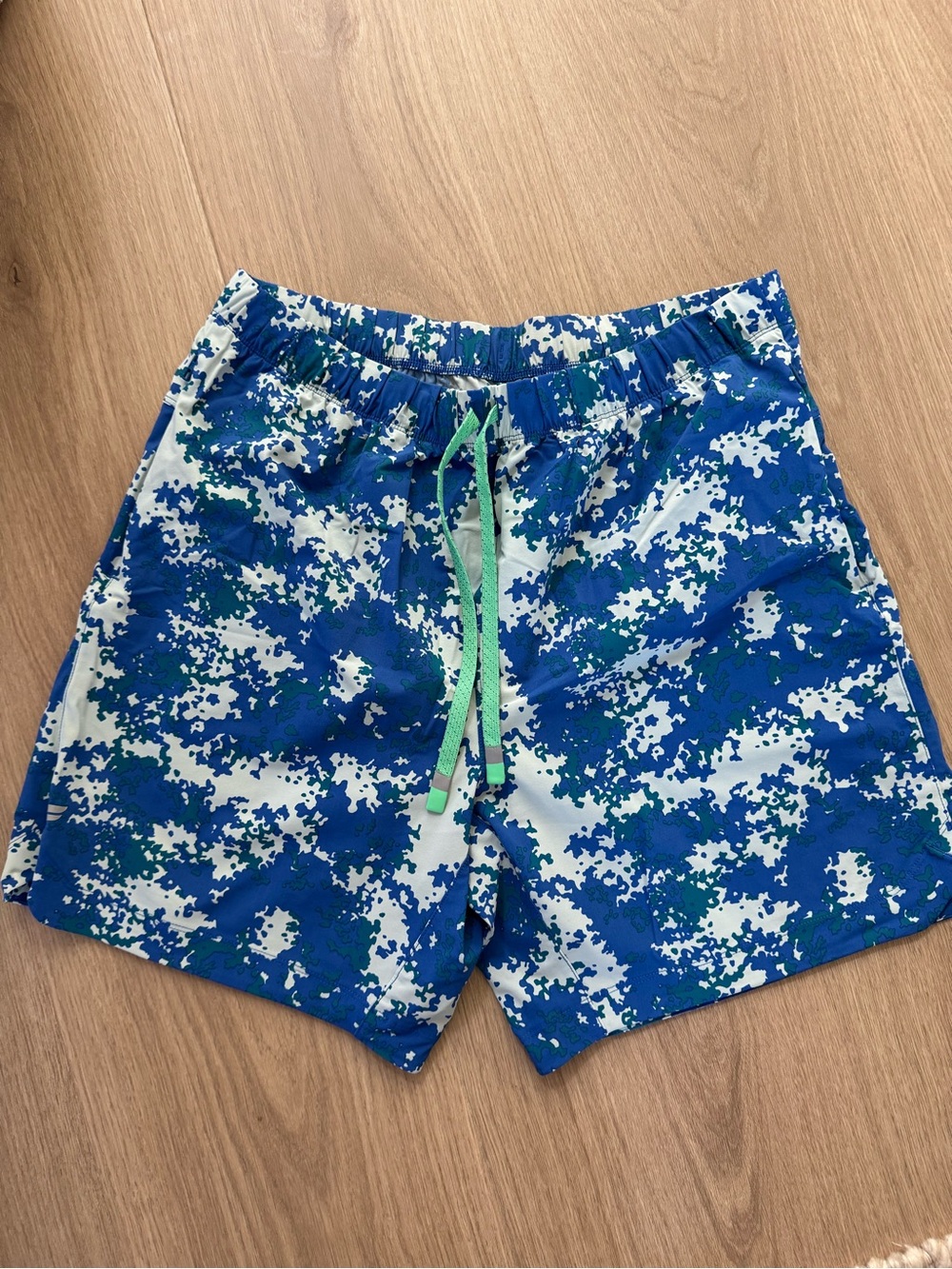 Men’s Fabletics Size Large Blue Shorts